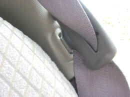 rearseatbelt.jpg (42341 バイト)